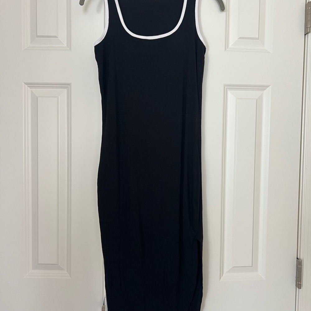 Black Sleeveless Midi Dress